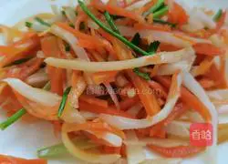 Mix three times with American soy sauce Illustration of how to make silk 11