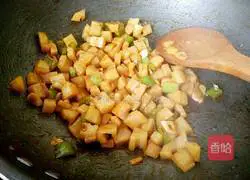 Illustration of how to make sweet and sour lotus root dices 11