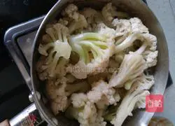 Illustration of how to cook organic cauliflower 2