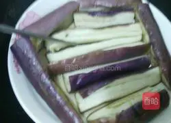  Illustration of how to shred eggplant by hand 3