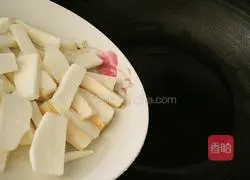 Illustration of how to make fried yam and lettuce 5