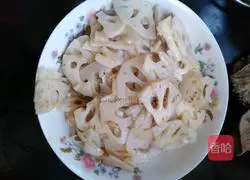 Illustration of how to make stir-fried lotus root slices 4