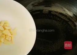 Illustration of how to make stir-fried water spinach 6