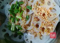 Illustration of how to make cold and spicy lotus root slices 6