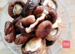 Illustration of how to make braised tofu with mushrooms 1