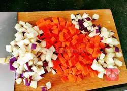 Illustration of how to make stir-fried four diced vegetables 3