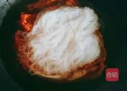 Illustration of how to make spicy cabbage vermicelli 5