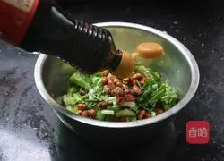 Illustration of how to make cold cucumber 6