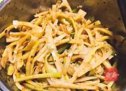 Illustration of how to make cold bamboo shoots 6