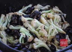 Illustration of how to make fried fungus with cauliflower 6