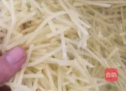 Illustration of how to make spicy potato shreds 1