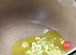 Illustration of how to make cabbage with dried shrimps, wolfberry and wolfberry 4