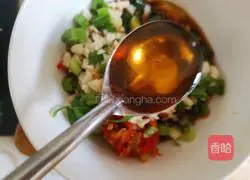 Illustration of how to make preserved eggs with chopped pepper 7