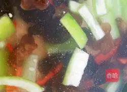 Illustration of how to make cucumber mixed with fungus 6