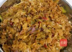 Illustration of how to make stir-fried pickled cabbage 7