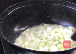 Illustration of how to make diced winter melon with soy sauce 4