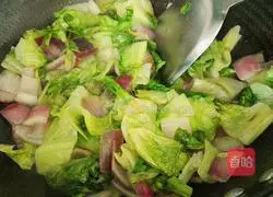 Fried onions and lettuce Practice illustration 9