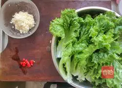 Illustration of how to make garlic lettuce 1