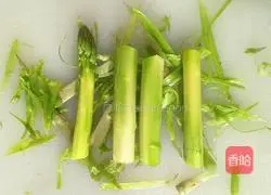 Serve with asparagus in soup for a vegetarian and nutritious meal Practice illustration 3