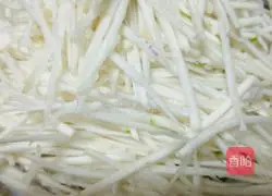 Illustration of how to make shredded mustard greens 6