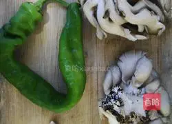 Illustration of how to make fried oyster mushrooms with pepper 1