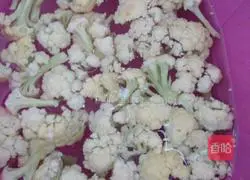 Illustration of how to make stir-fried dried shrimps with cauliflower 1