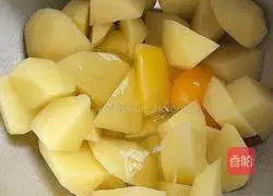 Illustration of how to make fried potato cubes 2