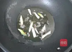 Illustration of how to make spicy and sour shredded potato bento 3