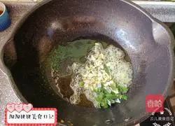 Illustration of how to make shredded king oyster mushrooms in oyster sauce 7