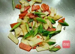 Illustration of how to stir-fry carrots with king oyster mushrooms 4