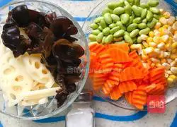 Illustration of how to make stir-fried lotus pond 2