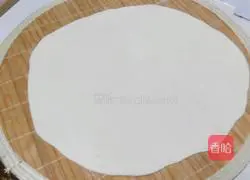 Illustration of how to make scallion pancake 5