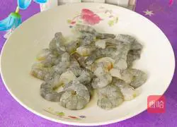 Illustration of how to make stir-fried shrimps with broccoli 8