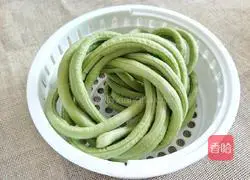 Illustration of how to soak pickled beans 1