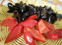 Illustration of how to make fried yam with black fungus 2