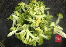 Stir-fried broccoli with pork Illustration of how to make silk 3