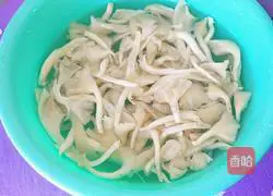 Illustration of how green leaves care about roots deeply 3