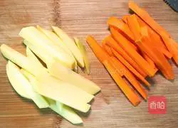 Illustration of how to make steamed carrots and potatoes with asparagus and sauce 2