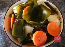 Illustration of how to cook potato slices and kelp stewed 9