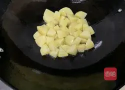 Illustration of how to cook green beans with potatoes 5
