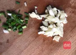 Illustration of how to make spinach roots with mushroom sauce 4