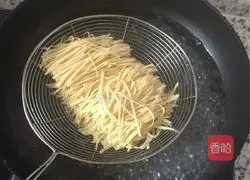 Illustration of how to make dry tofu in oil 5