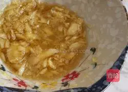 Illustration of how to mix lotus root with minced ginger 4