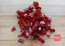 Illustration of how to make preserved eggs mixed with bitter chrysanthemums 10