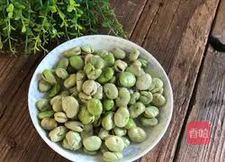 Illustration of how to make broad beans with chopped pepper 5