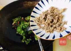 Illustration of how to make fried beef with green pepper and black bean sauce 7