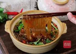 Illustration of making spicy and sour sweet potato noodles 23