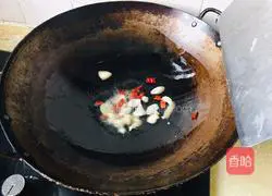 Illustration of how to make vinegar-coated zucchini shreds 2