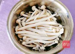 Illustration of how to make oil-consuming seafood mushrooms 2