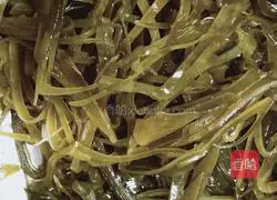 Illustration of how to make cold kelp shreds 2